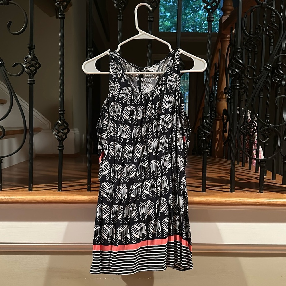Women’s cold shoulder top, size large